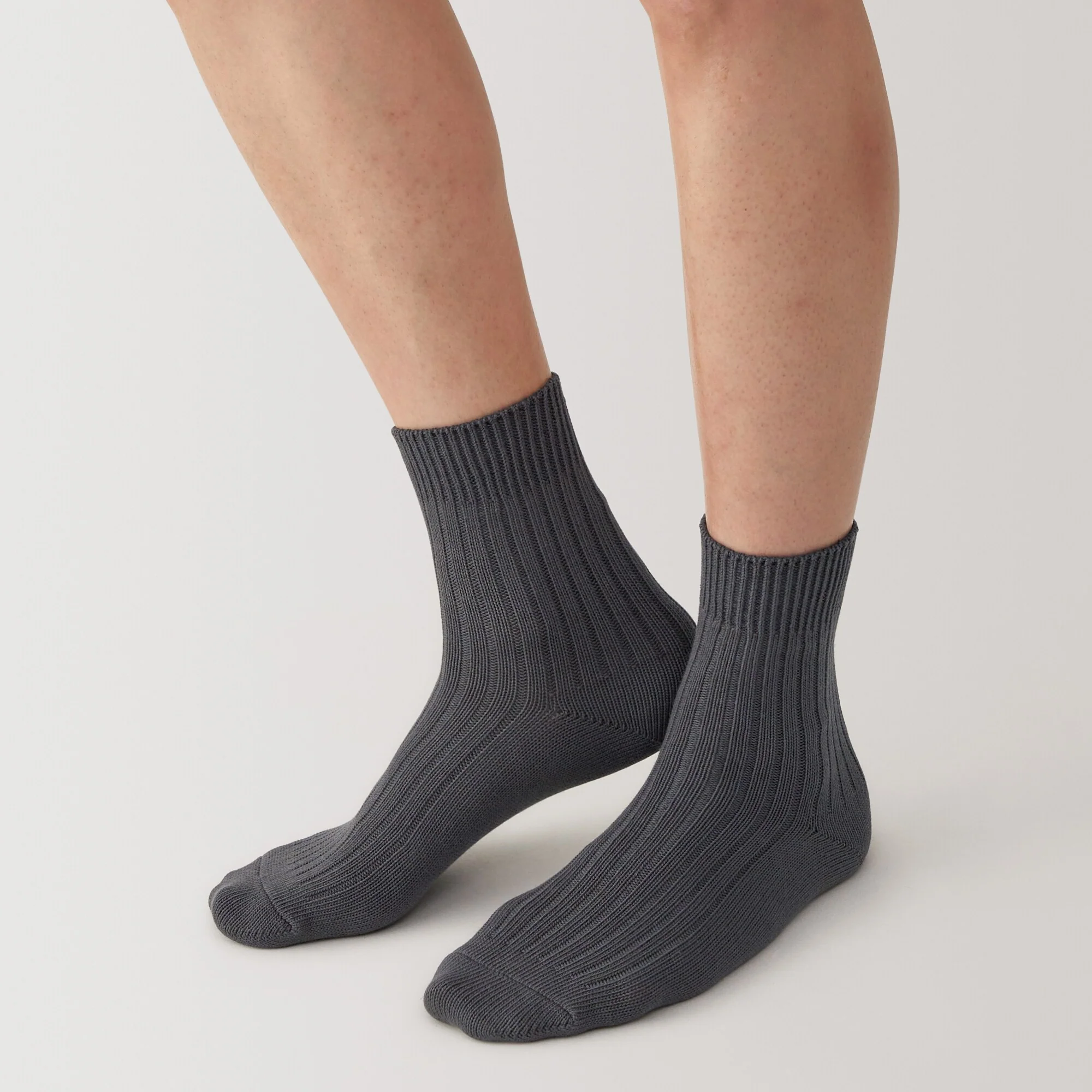Right Angle Ribbed Thick Short Socks - Image 10