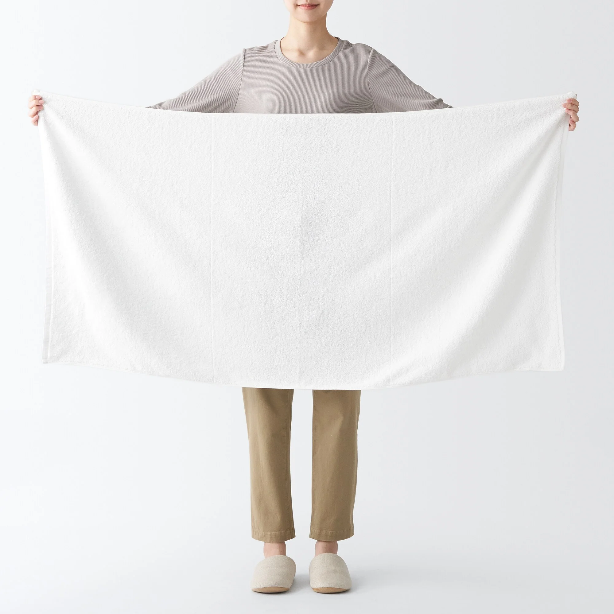 Thick Pile Bath Towel - Image 9
