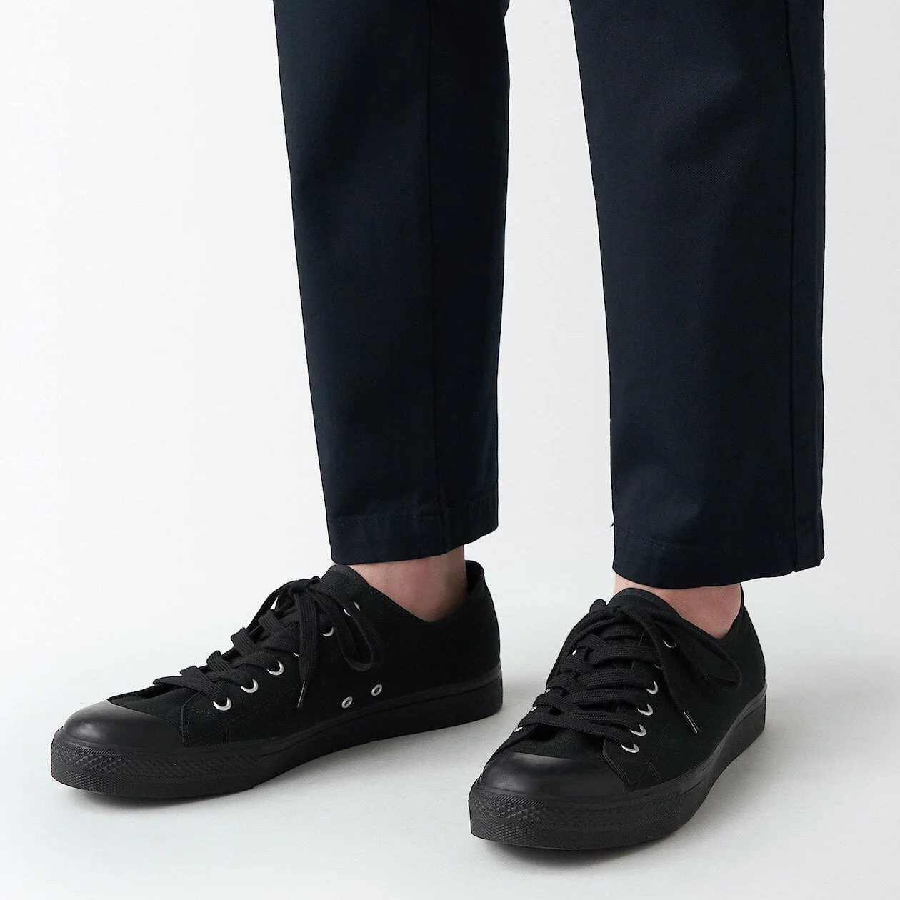 Water Repellent Cushioned Sneakers with Laces Black Sole - Image 4