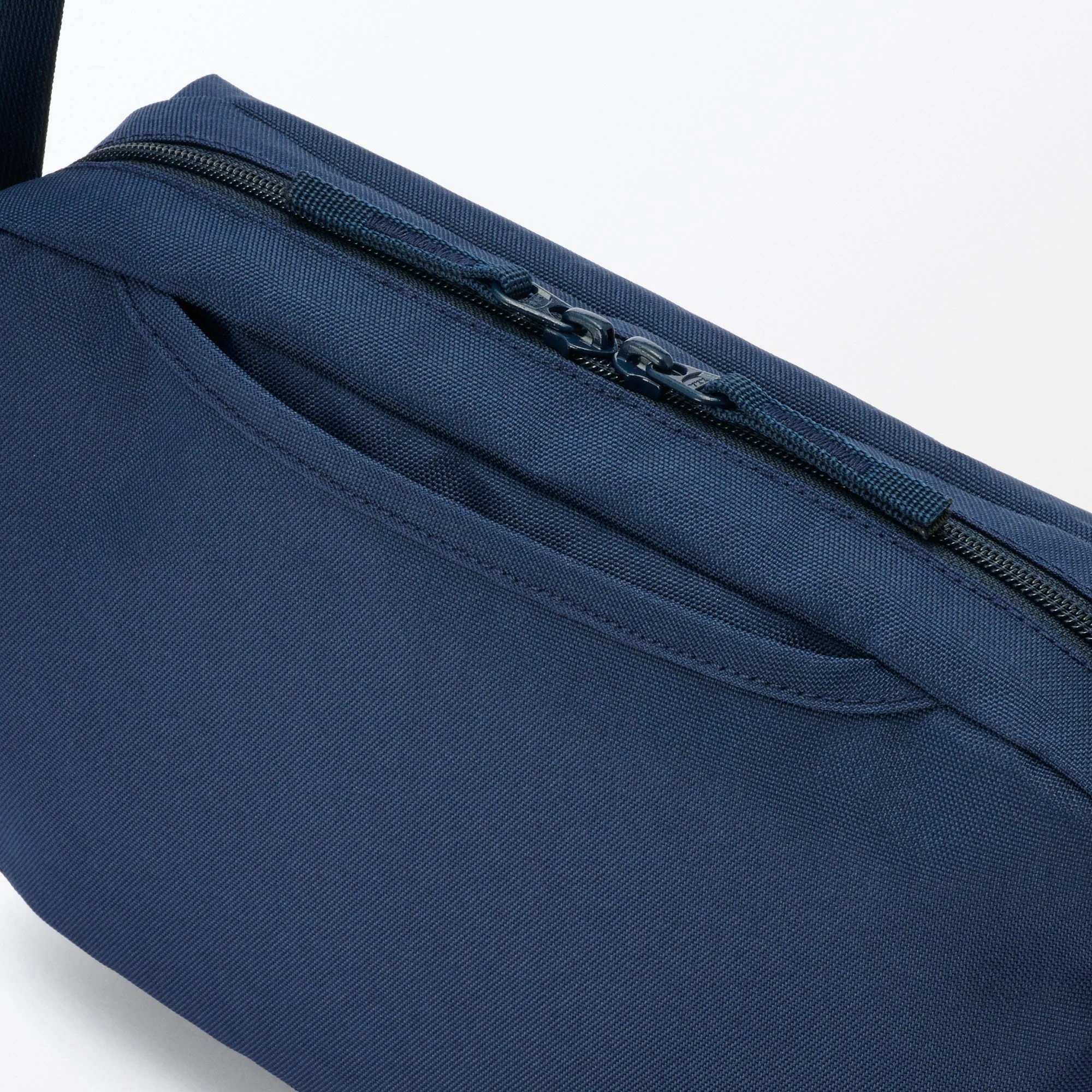Water Repellent Shoulder Bag - Image 78
