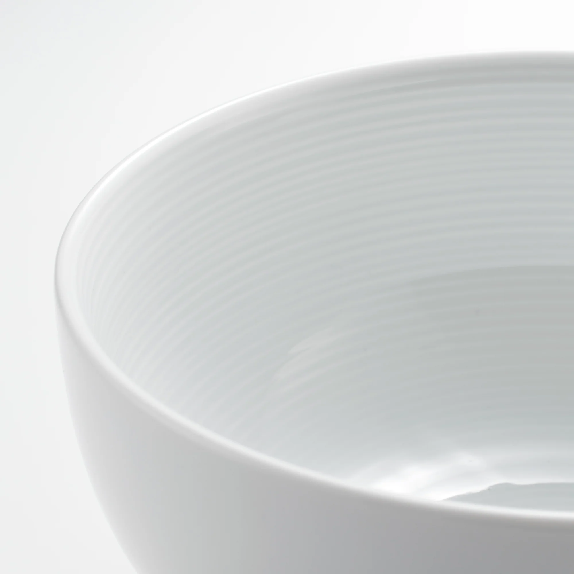 White Porcelain Donburi Bowl - Image 5