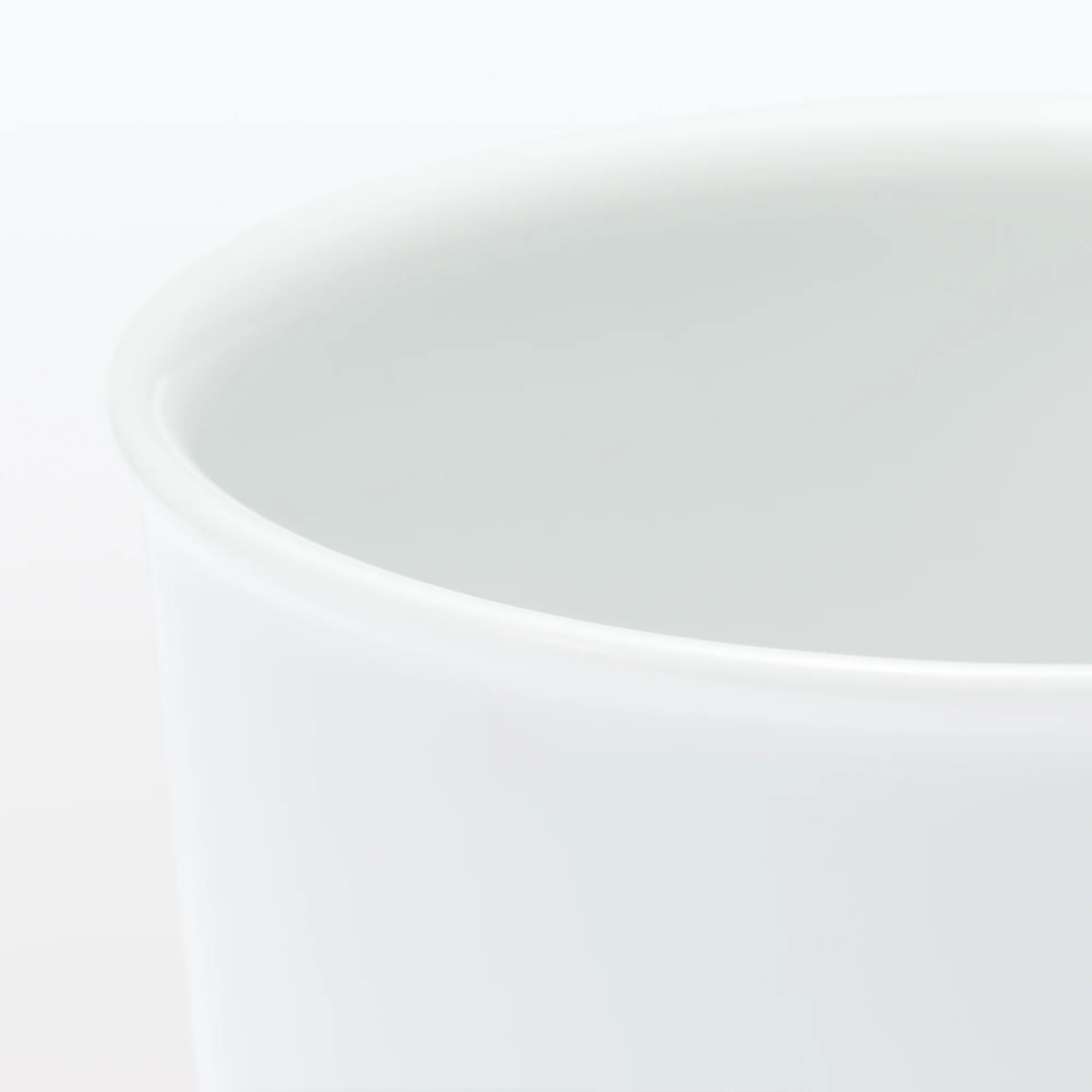 White Porcelain Gargle Cup - Image 3