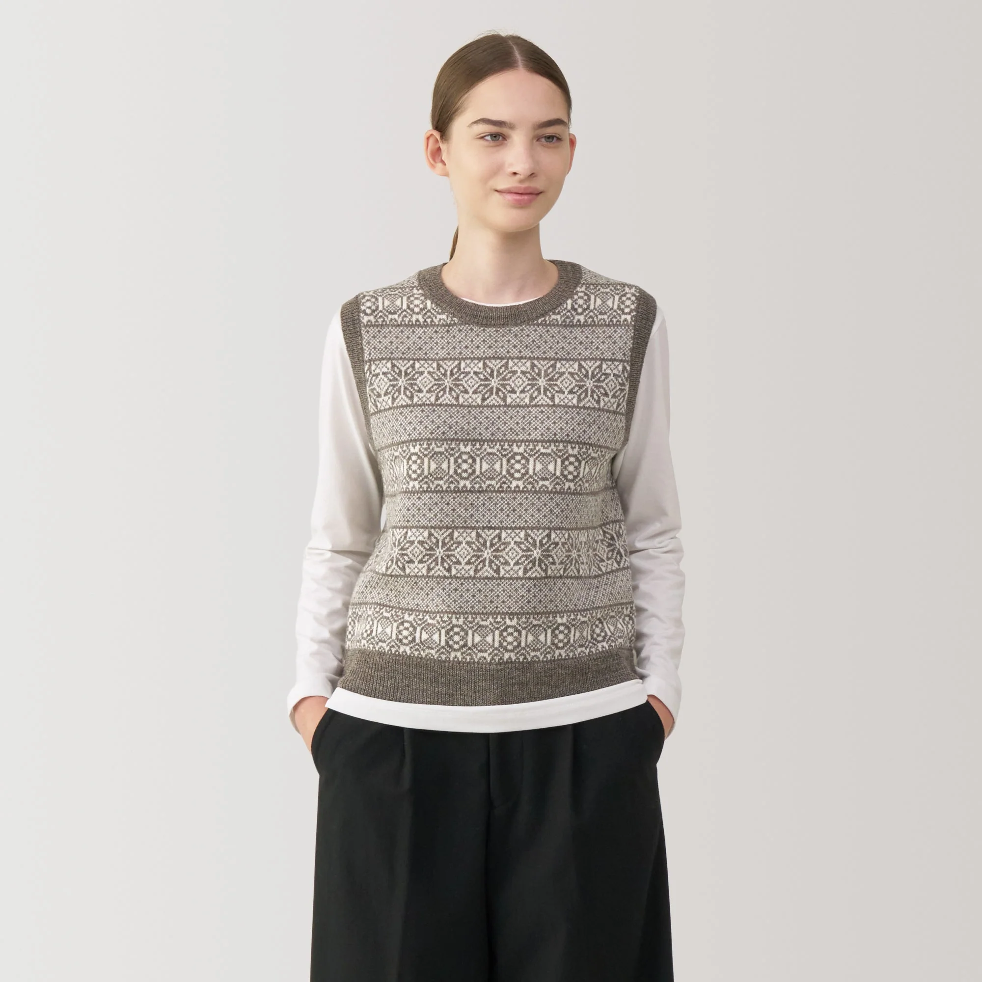 Women's Andes Wool Jacquard Pattern Vest - Image 3