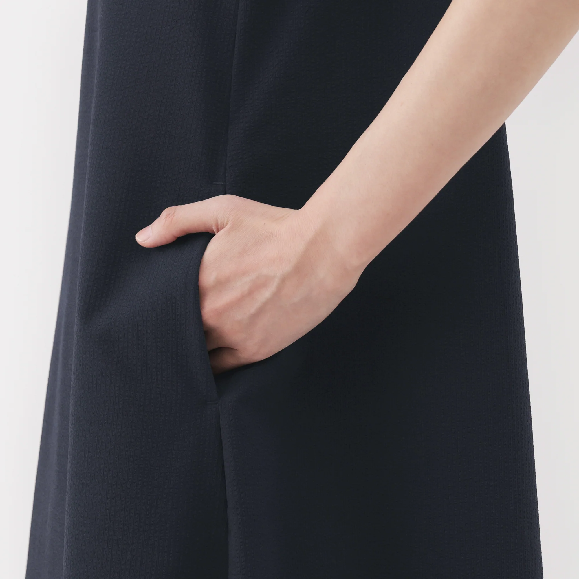 Breathable Seersucker Sleeveless Dress - Image 19