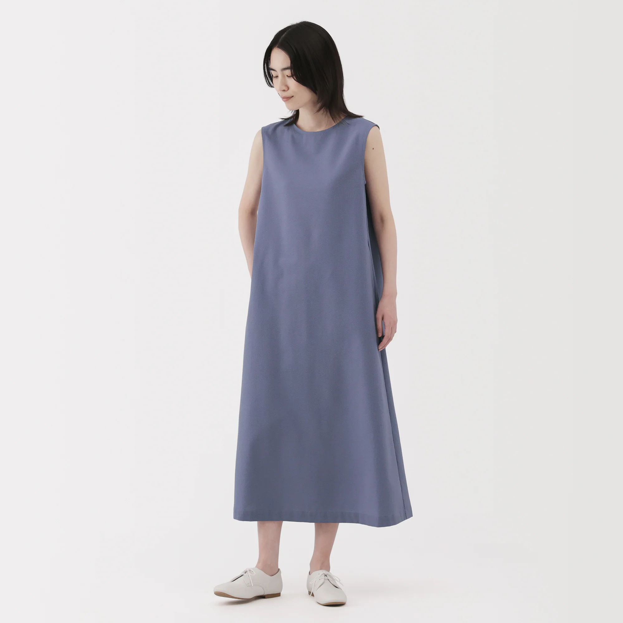 Breathable Seersucker Sleeveless Dress - Image 3