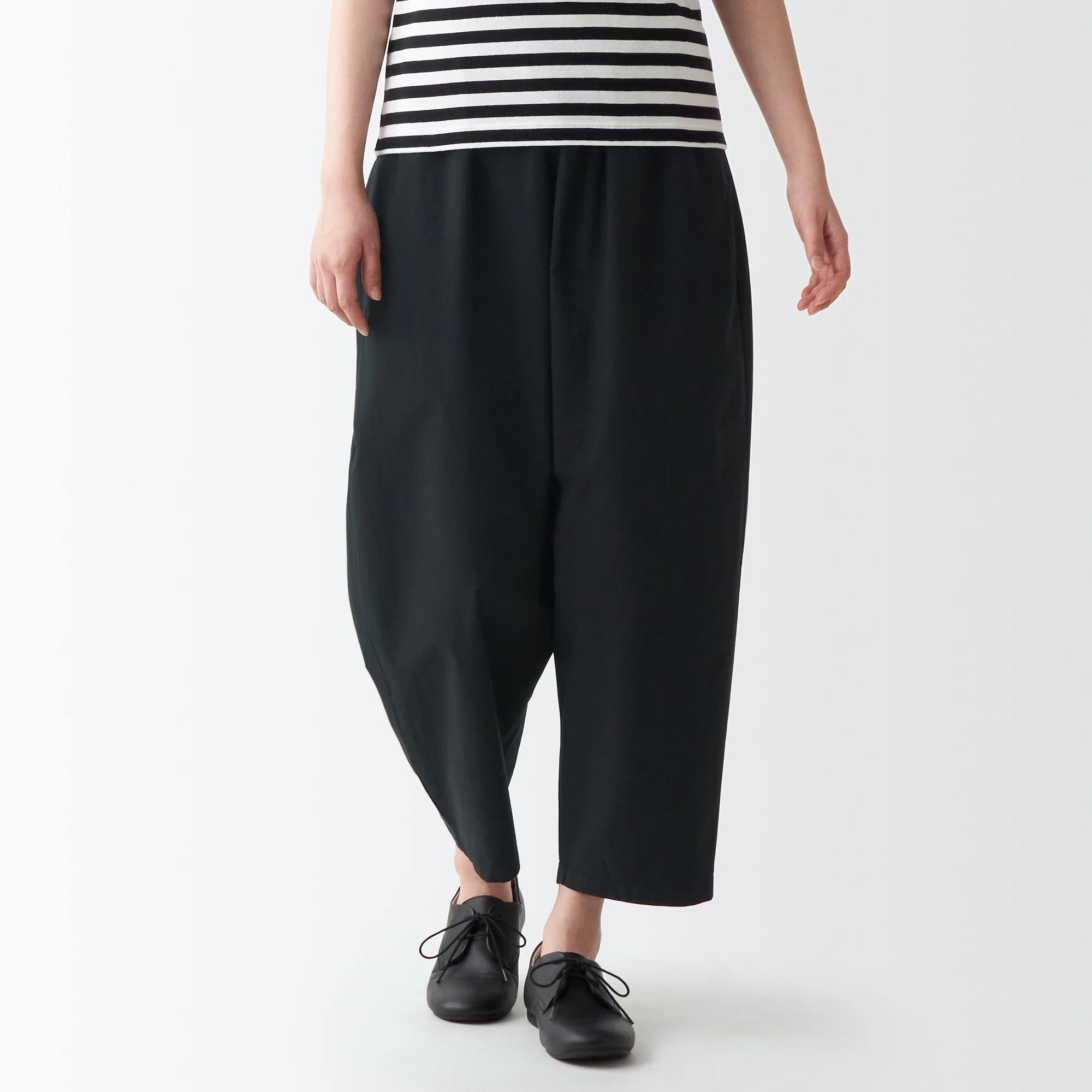 Women's Densely Woven Wide Tapered Pants One Size - Image 12
