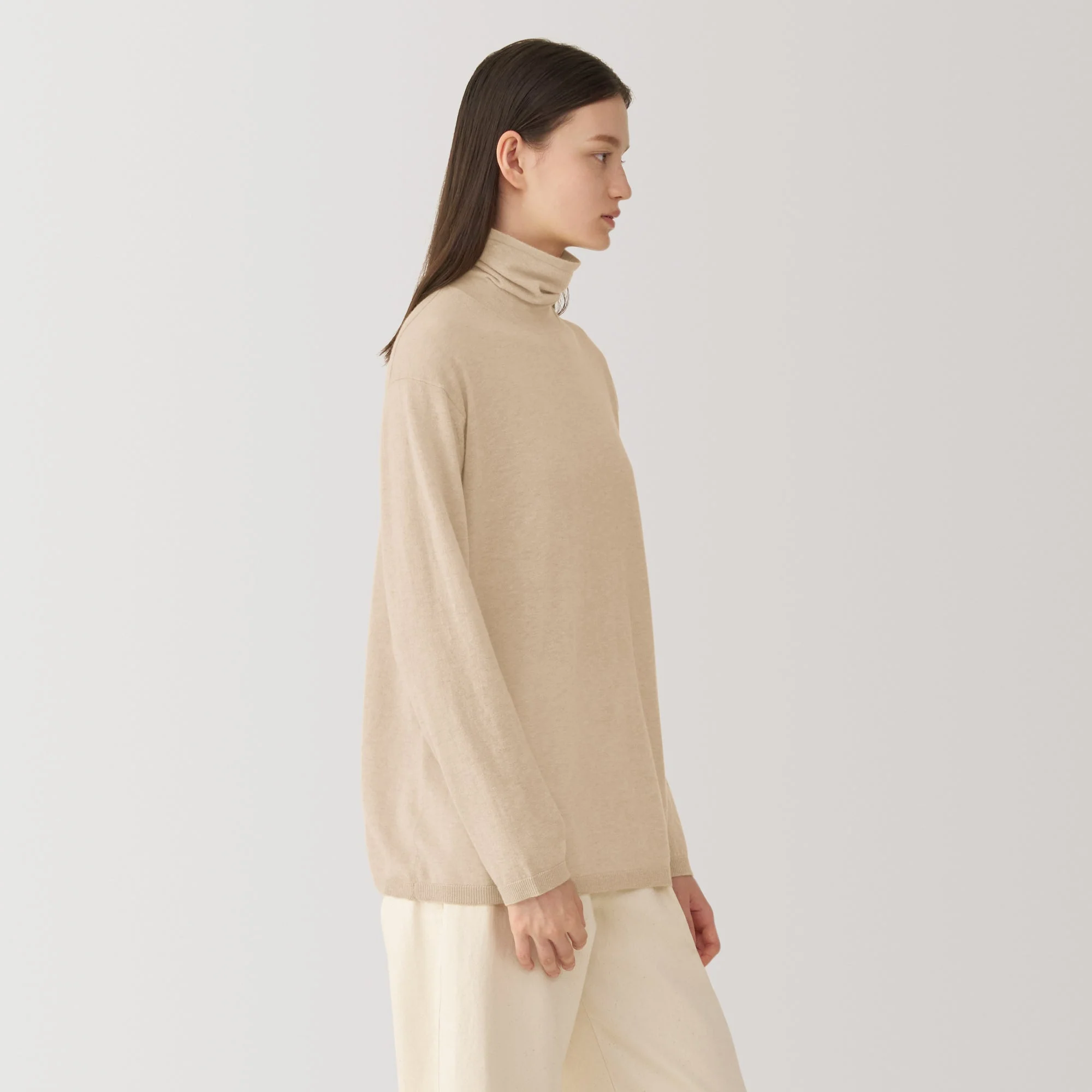Labo Women's Natural Cashmere Turtleneck Sweater - Image 11