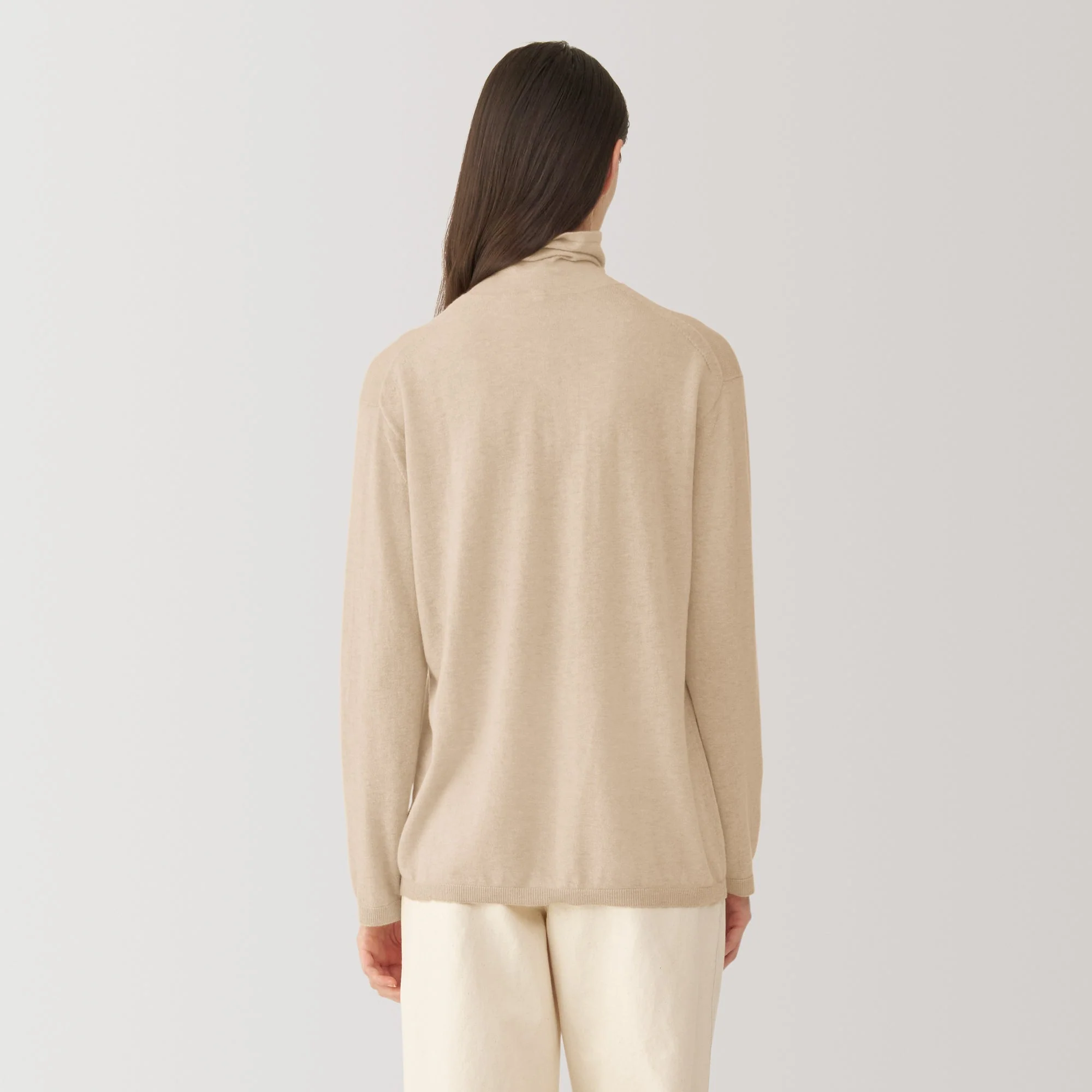 Labo Women's Natural Cashmere Turtleneck Sweater - Image 12