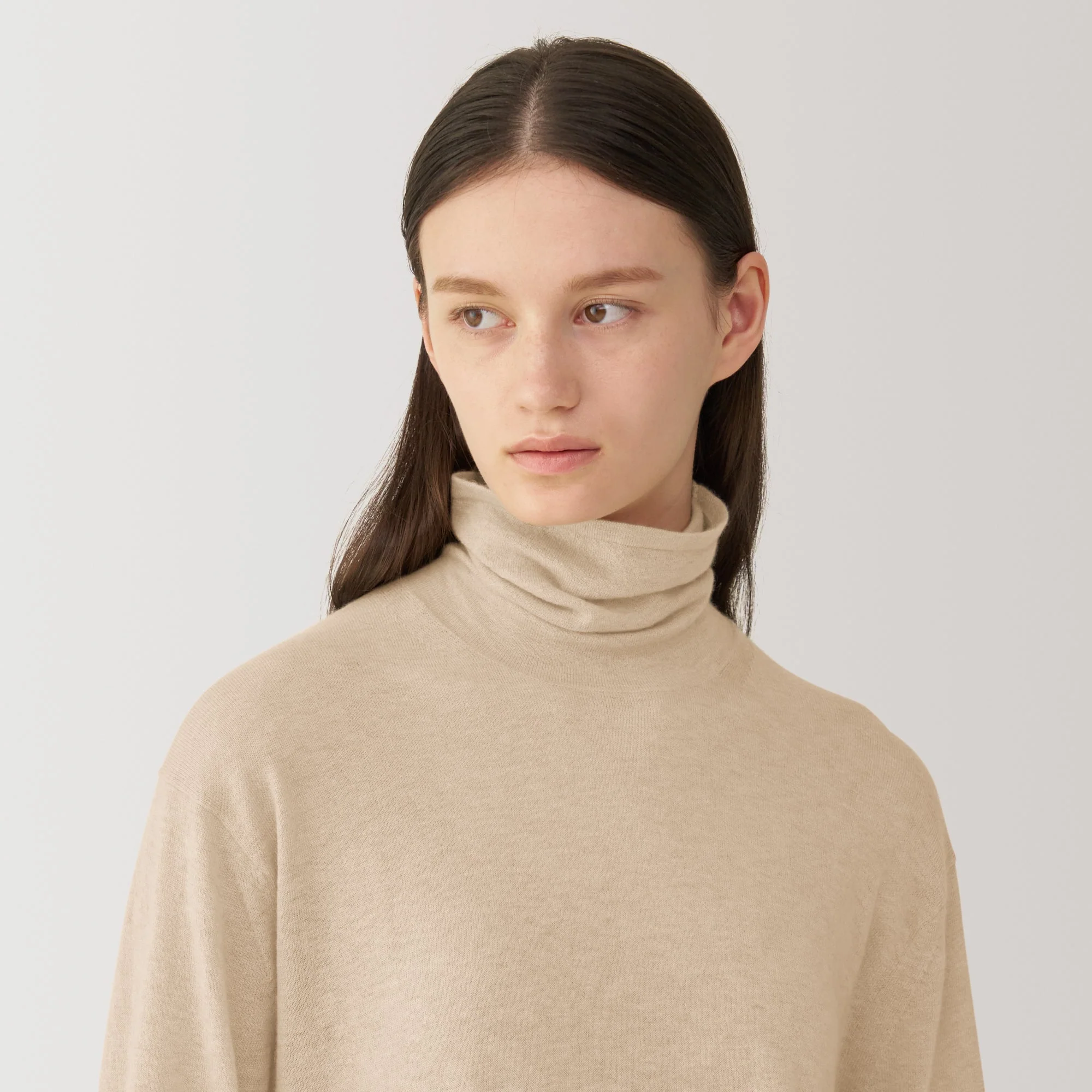 Labo Women's Natural Cashmere Turtleneck Sweater - Image 13
