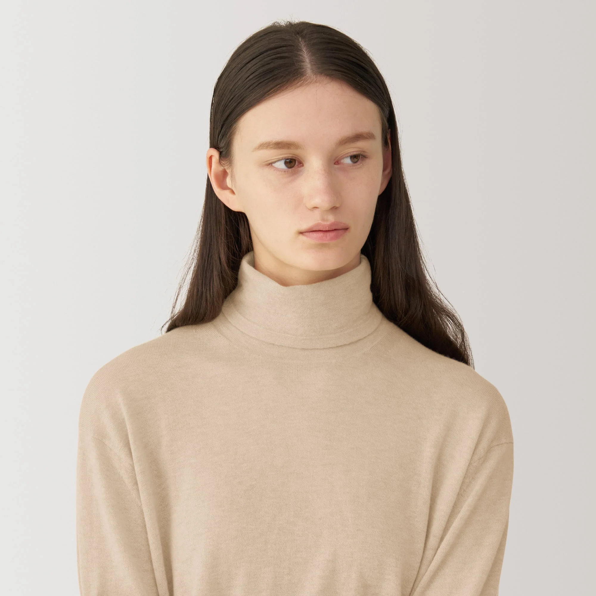 Labo Women's Natural Cashmere Turtleneck Sweater - Image 14