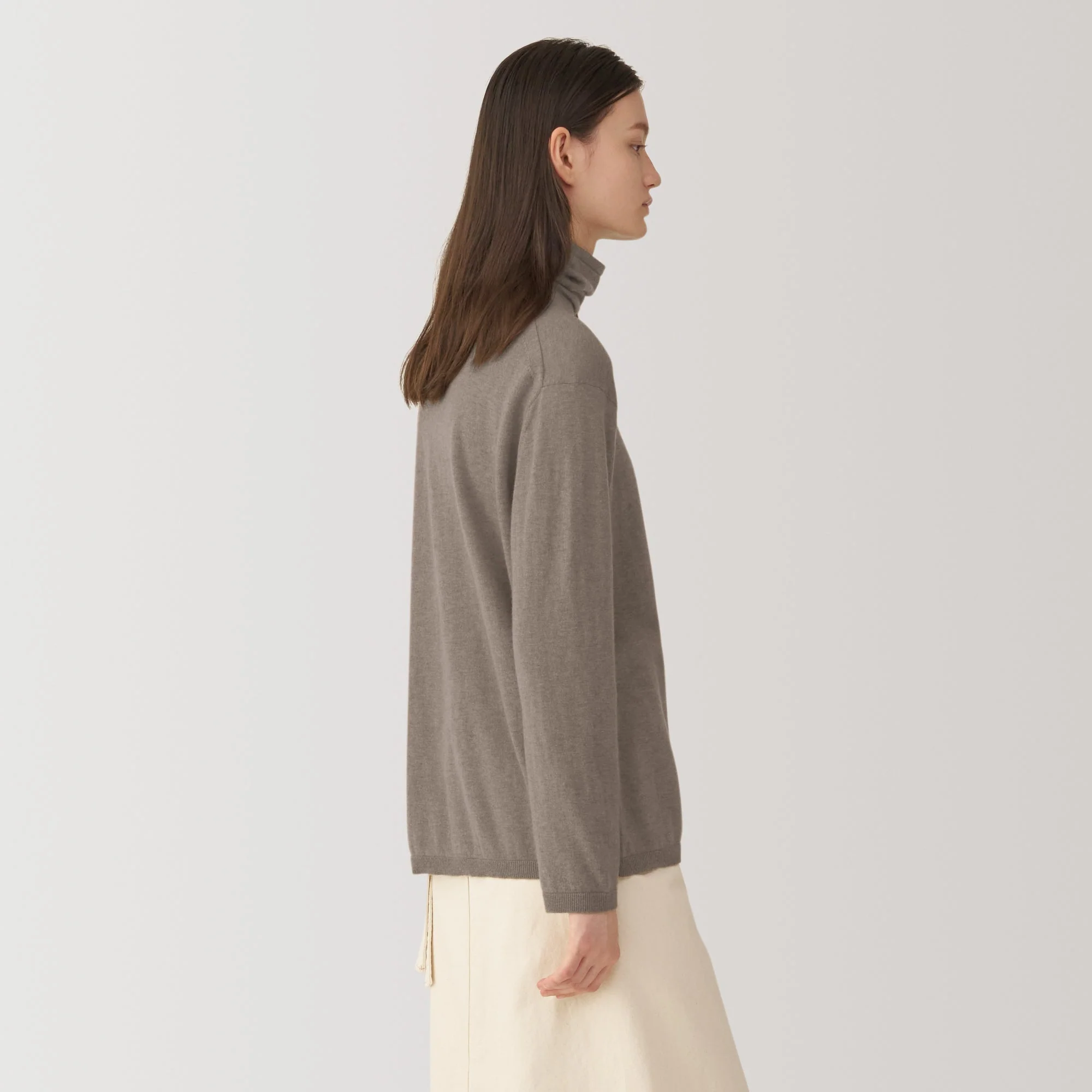 Labo Women's Natural Cashmere Turtleneck Sweater - Image 4