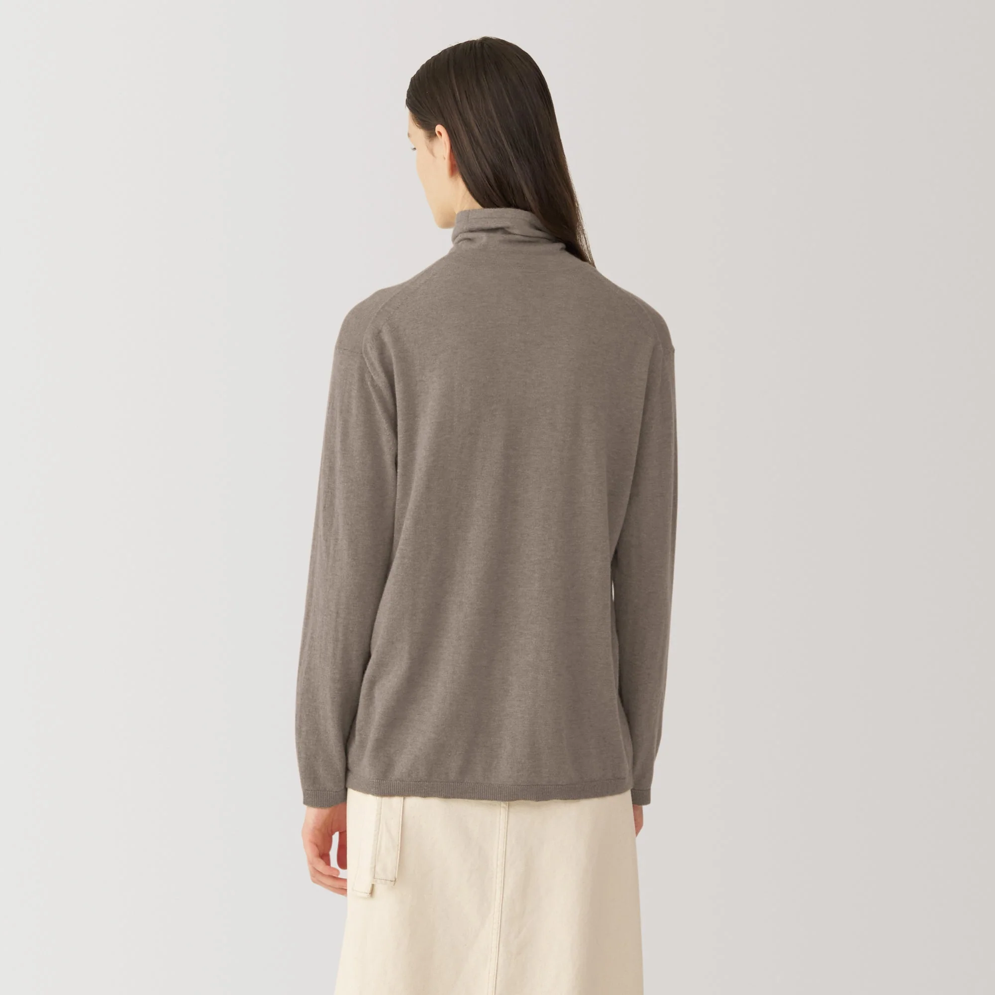 Labo Women's Natural Cashmere Turtleneck Sweater - Image 5