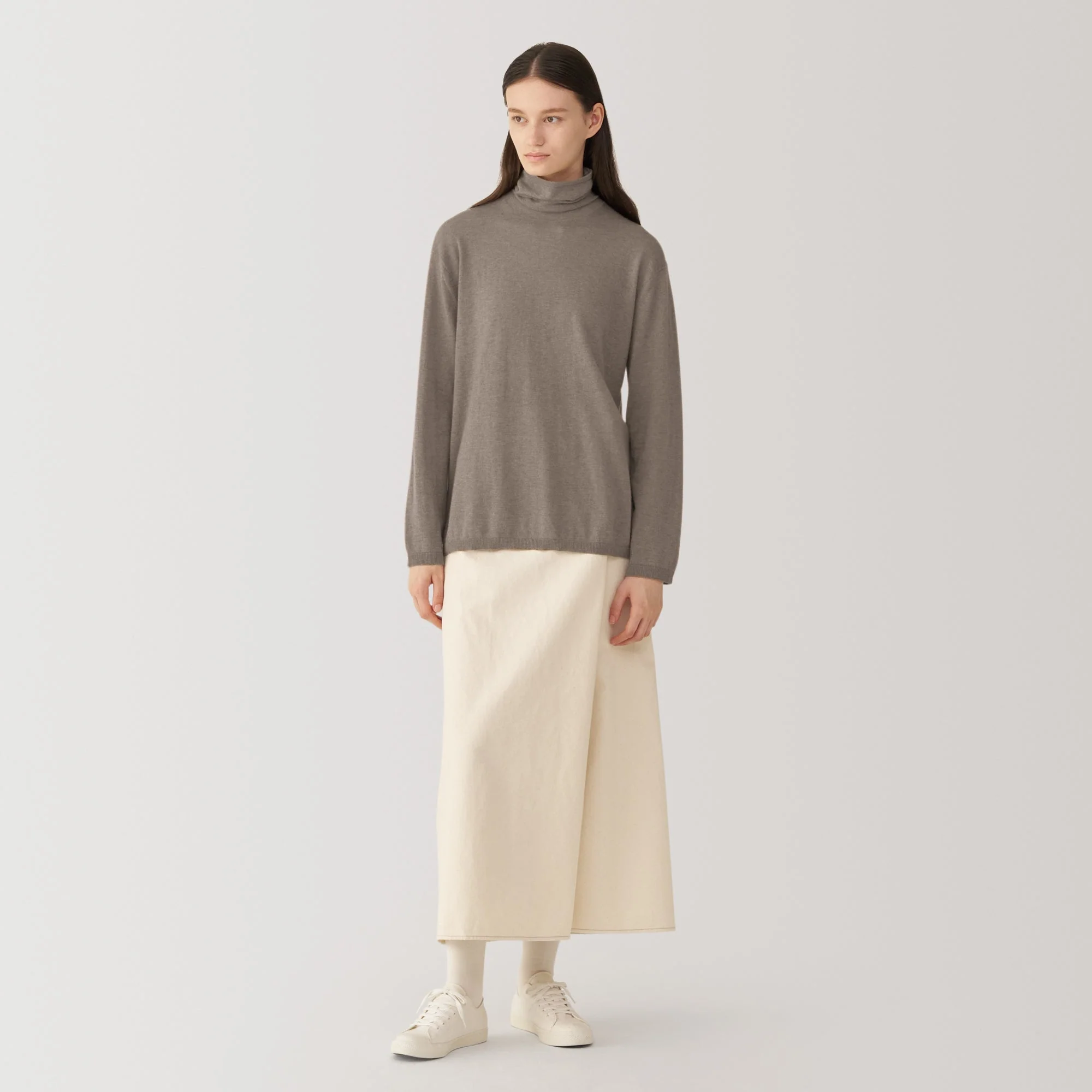 Labo Women's Natural Cashmere Turtleneck Sweater - Image 8