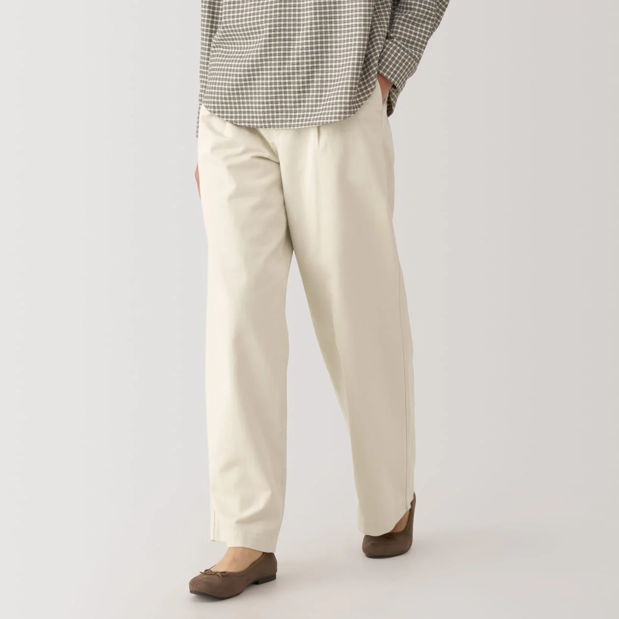 Women's Slub Yarn Chino Darted Wide Pants - Image 12