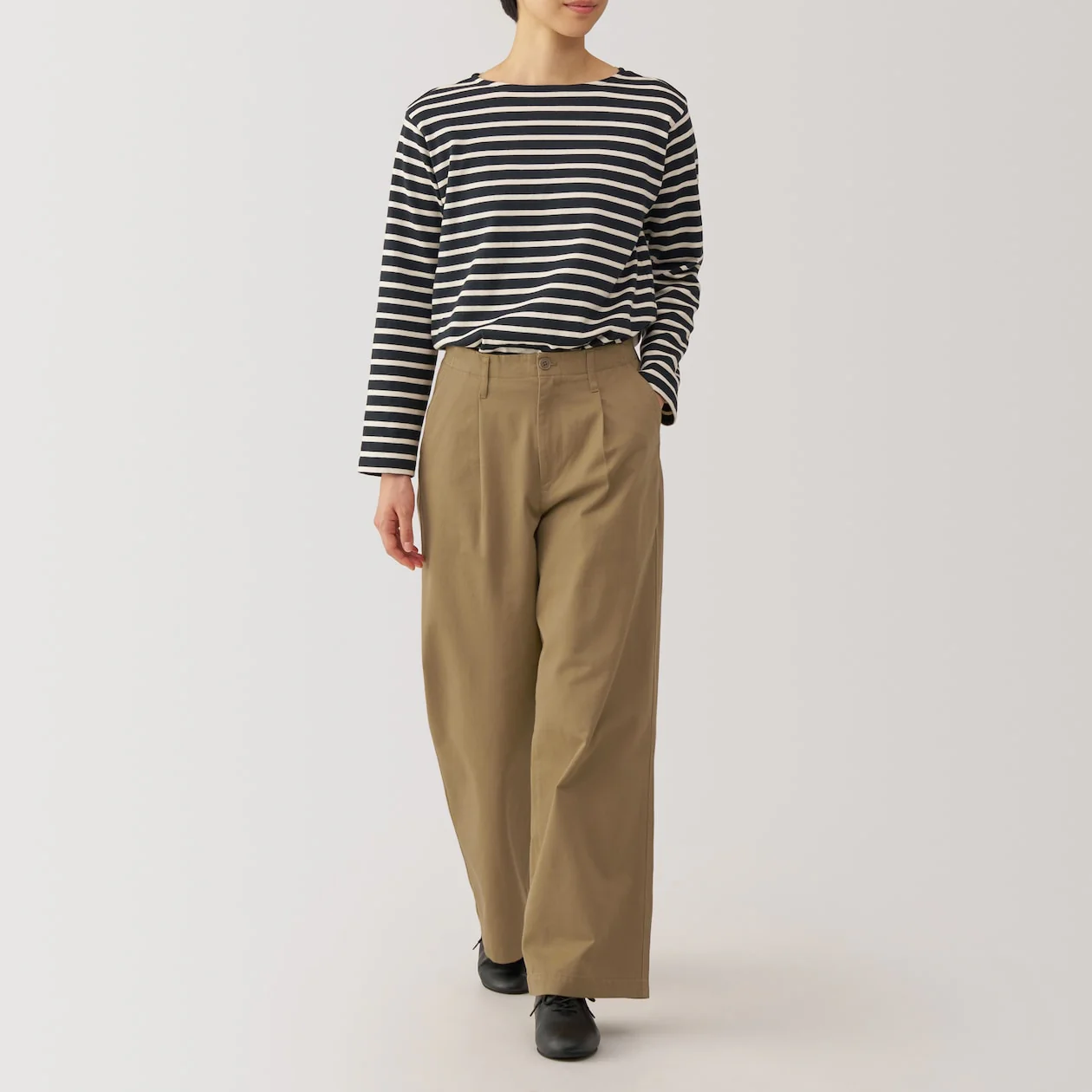 Women's Slub Yarn Chino Darted Wide Pants - Image 4