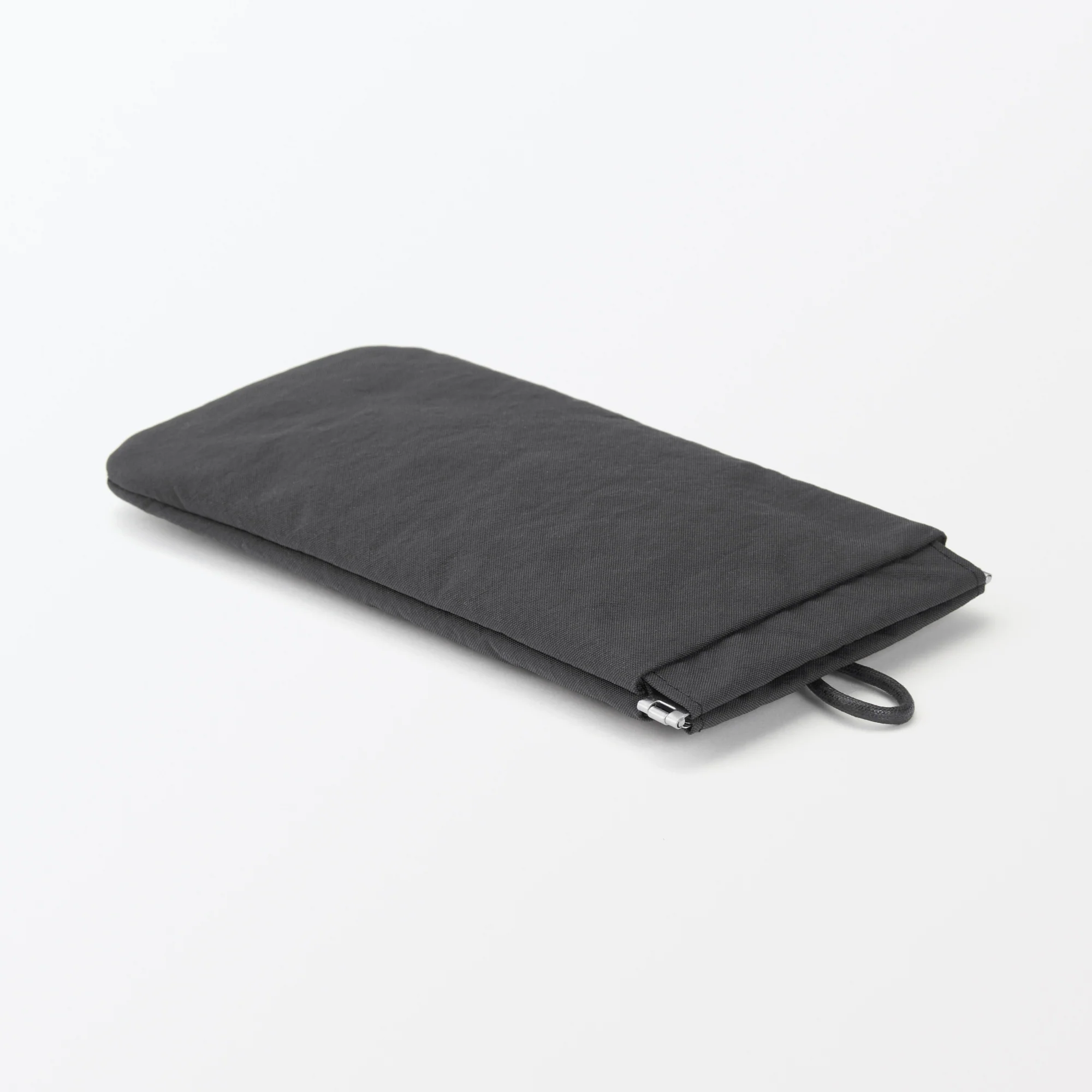 Wrinkled Nylon Self-Closing Flat Pouch - Medium - Image 16