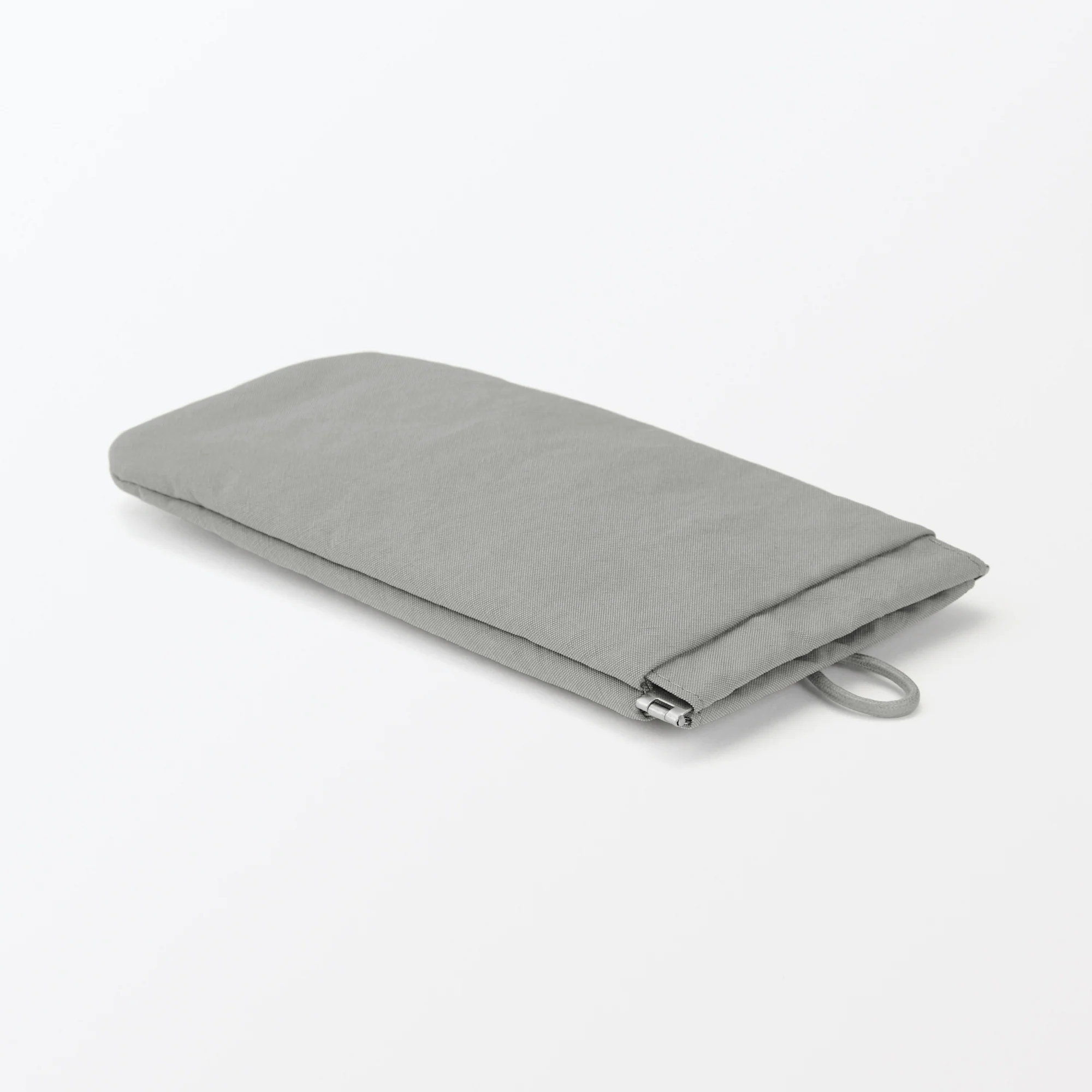 Wrinkled Nylon Self-Closing Flat Pouch - Medium - Image 4