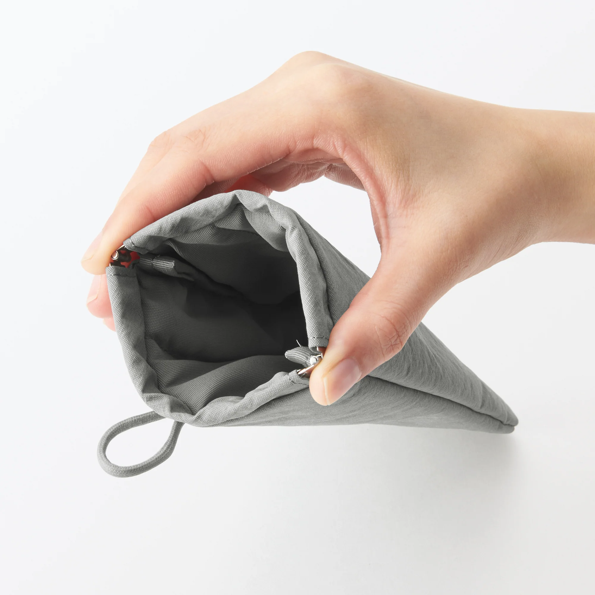 Wrinkled Nylon Self-Closing Flat Pouch - Medium - Image 5
